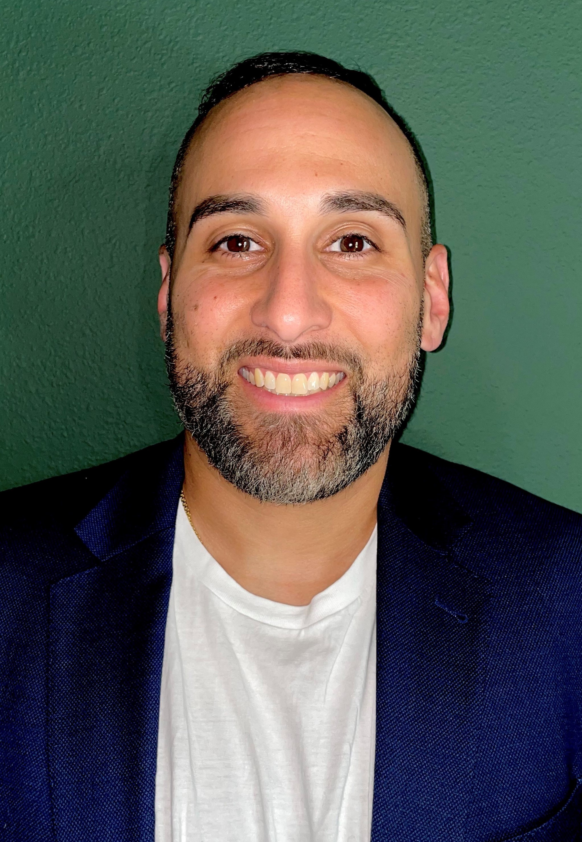 Loan Officer Ari Garcia